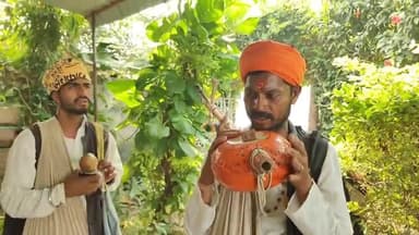नेपानगर: दीपावली पर भिक्षुक का अनोखा अंदाज़! 'बाप और बेटे' पर गाना गाकर मांगी भिक्षा, वीडियो सोशल मीडिया पर छाया
