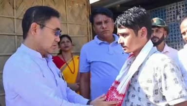 তেজপুৰ: গৰুডুবা গাঁৱত উপস্থিত হৈ ADRE পৰীক্ষাত উৰ্ত্তীৰ্ণ হোৱা ছাত্ৰ সকলক অভিনন্দন বিধায়ক গনেশ কুমাৰ লিম্বুৰ