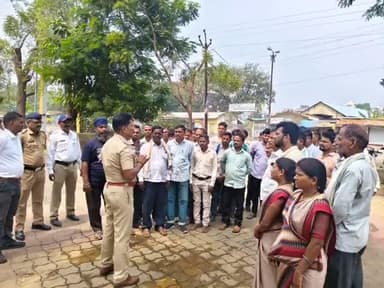 अक्कलकुवा: अक्कलकुवा पोलीस स्टेशन परिसरात सायबर क्राईम जनजागृती संदर्भात मार्गदर्शन..