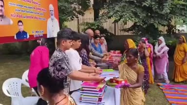 વડોદરા પૂર્વ: સફાઈ સેવક બહેનોને મીઠાઈ,સાડી અને ચોપડાનું વિતરણ