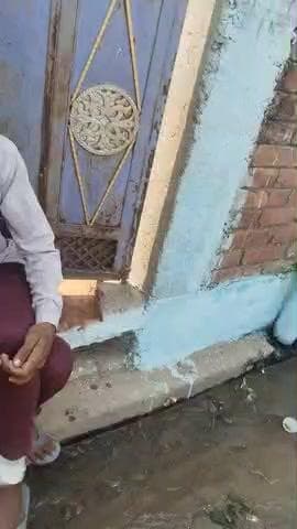 kripya sar Meri madad kijiye Inka pura Parivar ladne chadhne a jata hai