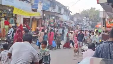 રાણપુર: બોટાદ જિલ્લાના રાણપુર શહેરમાં દિવાળીના તહેવારને લઈને લોકોની બજારોમાં ખરીદી કરવા માટે ભીડ ઉમટી