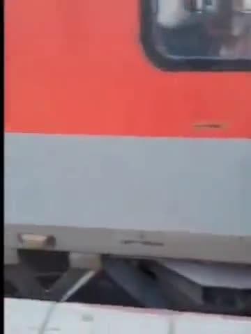 ज़ीरादेई: जिरादेई स्टेशन के पास जलपाईगुड़ी ट्रेन के AC बोगी में लगी आग, रेलवे प्रशासन ने आग पर काबू पाया