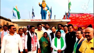 पदमा: बरमोसीया पंचायत के हाथिया गांव में वोट छोड़ गदी छोड़ हस्ताक्षर अभियान का आयोजन