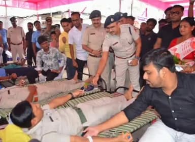 পাঁচলা: পাঁচলা থানার পক্ষ থেকে অনুষ্ঠিত হলো স্বেচ্ছায় রক্তদান শিবির উপস্থিত পুলিশ সুপার ও বিধায়ক পাঁচলাতে