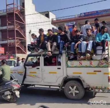 चकराता: जौनसार के अधिकांश मार्गों पर ओवरलोड वाहनों का चलना जारी