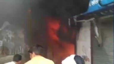 राजगढ़: सिद्धमुख में एक दुकान में भीषण आगजनी, एसएचओ धमेन्द्र सिंह मय जाब्ते पहुंचे मौके पर, #दमकल से आग पर काबू, टला बड़ा नुकसान