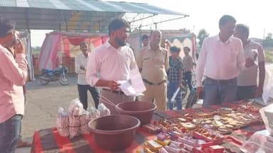 बड़ा मलेहरा: बड़ामलहरा में एसडीएम ने पटाखा दुकानों का किया निरीक्षण, दिए आवश्यक दिशा-निर्देश