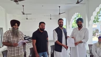 ਫਗਵਾੜਾ: ਹਲਕਾ ਇੰਚਾਰਜ ਹਰਜੀ ਮਾਨ ਨੇ ਫਗਵਾੜਾ ਦੇ ਪਿੰਡਾਂ ਵਿੱਚ ਮੁਆਵਜ਼ੇ ਦੇ ਮਨਜ਼ੂਰੀ ਪੱਤਰ ਸੌਂਪੇ