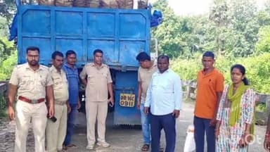 ଚାରମାଳ: ବେଆଇନ କେନ୍ଦୁପତ୍ର ଚୋରା ଚାଲାଣ , ବାରବାଙ୍କ ଗ୍ରାମରୁ
୩୨୪ ବଣ୍ଡଲ୍ କେନ୍ଦୁପତ୍ର ସହ ଜଣେ ଗିରଫ