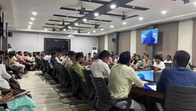 পূব ডিব্ৰুগড়: জিলা আয়ুক্তৰ কাৰ্যালয়ত কালী পূজা উদ্যাপন সন্দৰ্ভত ভিন্ন পূজা সমিতিৰ বিষয়ববীয়াৰে সৈতে অনুষ্ঠিত হয় বিশেষ বৈঠক