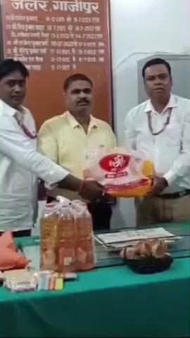 मुहम्मदाबाद: गाजीपुर जिला जेल में अपराध निरोधक समिति ने कैदियों में वितरित किए मिट्टी के दिए, मिठाई, बर्तन और कपड़े