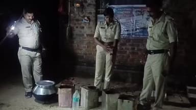 মহম্মদবাজার: বলিহারপুর ও মুরালপুর গ্রামে বিশেষ অভিযান চালিয়ে বিপুল পরিমাণে চুলাই মদ নষ্ট করল মহম্মদ বাজার থানা পুলিশ।