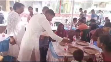 পিংলা: পিংলা থানা গ্রামরক্ষী বাহিনীর আয়োজনে পিঙ্গলেশ্বরী শ্যামা পূজো উপলক্ষে চললো নরনারায়ণ সেবা,খাওয়ার বিতরনে ওসি