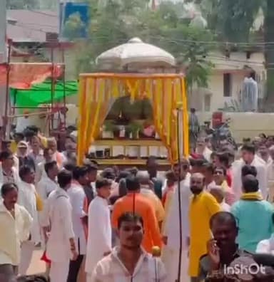 छुरा: माता शीतला के जयकारों से गूंज उठा छुरा नगर, भव्य शोभायात्रा के साथ संपन्न हुआ जवारा विसर्जन उत्सव