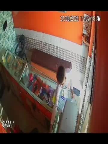 दुकान में दिन दहाड़े चोरी की वारदात को दिया अंजाम दुकान मालिक ऋषि परेशान