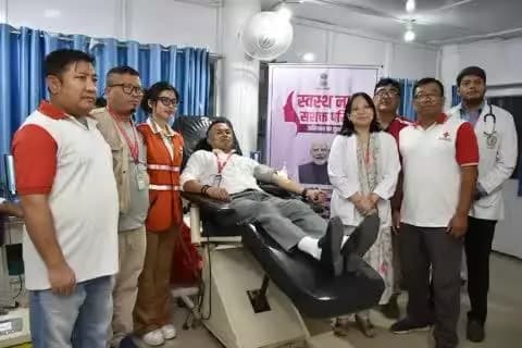 #SwasthNariSashaktParivar অভিয়ান অমসুং #SwachhataHiSeva2025 গী শরুক অমা ওইনা নেসনেল ভোলুন্তরি ব্লদ দোনেসন দে থৌরমদা রিজনেল ইন্সতিতুৎ ওফ মেদিকেল সাইন্সেস (রিমস) ইম্ফালগী দিরেক্তর দোক্তর জি. সুনিল কুমার শর্মনা লুচিংদুনা ঈ পীখ্রে।
