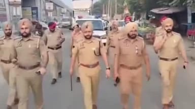 ਪਾਇਲ: ਮੁੱਲਾਪੁਰ ਦਾਖਾ ਵਿਖੇ ਦੁਸ਼ਹਿਰੇ ਦੇ ਤਿਹਾਰ ਤੇ ਡੀਐਸਪੀ ਵਰਿੰਦਰ ਸਿੰਘ ਖੋਸਾ ਵੱਲੋਂ ਕੱਢਿਆ ਗਿਆ ਫਲੈਗ ਮਾਰਚ