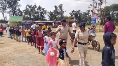 হীরবাঁধ: হিড়বাঁধ থানার উদ্যোগে শিশুদের স্বপ্নপূরণ, পুজো পরিক্রমায় ইন্দপুর থেকে খাতড়া