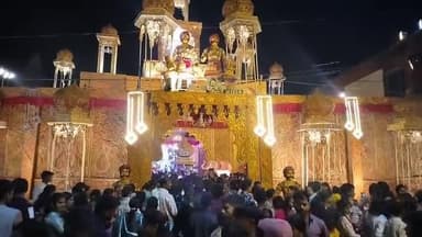 गोविंदपुर के ऊपर बाजार में नवमी में के दिन माता के दर्शन को उमड़े श्रद्धालु...
#Govindpurnews #Localnews #Durgapujanews