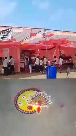 dip utsav ke sath mein bajar mein bheed bhad Badi