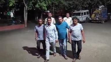 खालवा। खारकला में बुजुर्ग के साथ मारपीट करने वाले आरोपियों को खालवा पुलिस ने गिरफ्तार कर भेजा जेल।