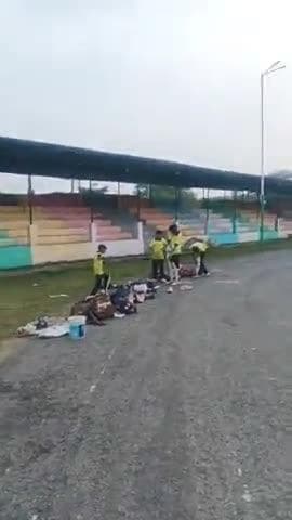सुबह अभ्यास करते हुए खिलाड़ी। हमारे यहां बालिकाओं, दिव्यांग खिलाड़ियों को आगे बढ़ाने के उद्देश्य से फ्री क्रिकेट सिखाया