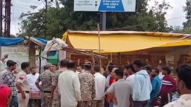कोंडागांव: NCC मैदान में फटाखा विक्रेताओं के अवैध दुकान लगाने पर जमकर बवाल, मौके पर पहुंची पुलिस और नगरीय प्रशासन