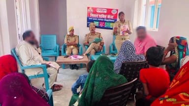 इटवा: थाना इटवा की मिशन शक्ति टीम ने ग्राम चौबेपुर, खरदौरी, सिंदूरी में महिलाओं को मिशन शक्ति अभियान के तहत किया जागरूक