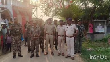सोनभद्र बंशी सुर्यपुर: गंगापुर गांव में बंसी पुलिस ने केंद्रीय अर्धसैनिक बलों के साथ किया फ्लैग मार्च