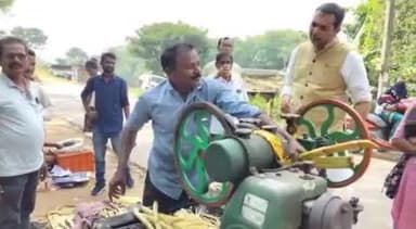 ପାଟକୁରା: କୋରୁଆ ବଜାର ଚିତ୍ରୋତ୍ପଳା ନଦୀ ବନ୍ଧରେ ବୁଲା ବିକାଳୀ ମାନଙ୍କ ସହ ଆଲୋଚନା କଲେ ରାଜ୍ୟ ବିଜେପି ମୁଖପାତ୍ର ତେଯେଶ୍ୱର ପରିଡା