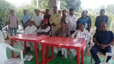 आनंदपुरी: पूर्व कैबिनेट मंत्री महेंद्र जीत सिंह मालवीया के निवास पर दीपावली स्नेह मिलन समारोह सम्पन्न हुआ