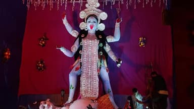 ময়না: সেভ ড্রাইভ সেভ লাইফ ও অঙ্কন প্রতিযোগিতার মধ্য দিয়ে সূচনা হলো ময়না থানার উদ্যোগে  কালীপুজো, উপস্থিত মানা থানার OC