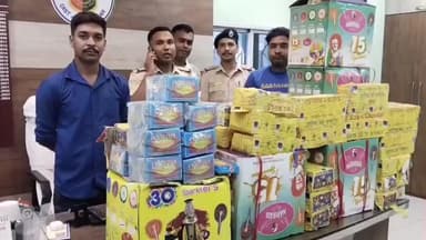 মাদারিহাট: সোমবার বীরপাড়ায় অভিযান চালিয়ে ২০ হাজার টাকার নিষিদ্ধ শব্দবাজি বাজেয়াপ্ত করল বীরপাড়া থানার পুলিশ