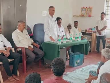 ಹಿರೇಕೆರೂರು: ಮೂದೇನೂರು ಗ್ರಾಮದಲ್ಲಿ ಹಾಲು ಉತ್ಪಾದಕರ ಸಂಘಗಳ ಒಕ್ಕೂಟದ ಸಭೆ;ಜಿಲ್ಲಾಧ್ಯಕ್ಷ ಭಾಗಿ