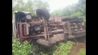 വെള്ളരിക്കുണ്ട്: കുമ്പളപ്പള്ളിയിൽ നിയന്ത്രണംവിട്ട  നാഷണൽ പെർമിറ്റ് തലകീഴായി മറിഞ്ഞു