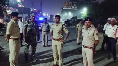 दीपावली पर्व के दृष्टिगत विधि-व्यवस्था संधारण एवं सुरक्षा व्यवस्था के दृष्टिकोण से पुलिस अधीक्षक, कटिहार द्वारा जिले के शहरी क्षेत्रों का निरीक्षण किया गया। निरीक्षण के दौरान उन्होंने संबंधित पदाधिकारियों को आवश्यक दिशा-निर्देश प्रदान करते