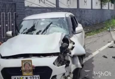 കോന്നി: പുനലൂർ - മൂവാറ്റുപുഴ സംസ്ഥാന പാതയിൽ കോന്നി ചിറ്റൂർമുക്കിൽ ശബരിമല തീർഥാടകർ സഞ്ചരിച്ച കാർ അപകടത്തിൽപ്പെട്ടു