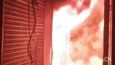 আমতা ১: আমতা থানার অন্তর্গত খালনা মোমবাতি দিতে গিয়ে দোকানে আগুন, ঘটনাস্থলে দমকলের দুটি ইঞ্জিন