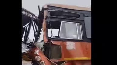 देगलूर: देगलूर येथील लेंडी पुलाजवळ एसटी बस आणि ट्रॅव्हल्स अपघात त्यामध्ये 7 प्रवासी गंभीर जखमी तर 20 प्रवासी जखमी