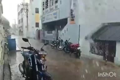 విజయనగరం: నగరంలో భారీ వర్షం తో పలు ప్రాంతాలు జలమయం ఉప్పొంగని కాలువలు,నీట మునిగిన రోడ్లు