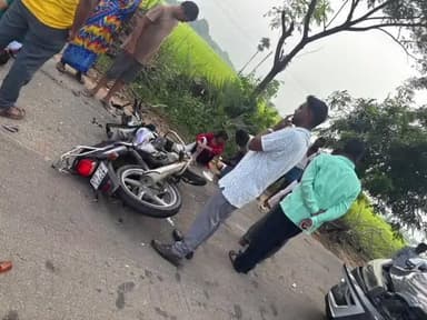 పెన్పహాడ్: పొట్లపహాడు నాగులపాటి అన్నారం గ్రామాల మధ్య రోడ్డు ప్రమాదం తండ్రీ, కూతురికి గాయాలు