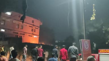 हजारीबाग के इंद्रपुरी चौक में भीषण आग
#HazaribaghBreakingNews