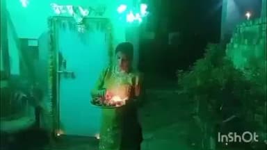 सिकंदराराऊ: हसायन क्षेत्र में महिला, पुरुषों और बच्चों ने धूमधाम से मनाया दीपावली का त्योहार, रोशनी में जगमगाते नजर आए दुकान और मकान