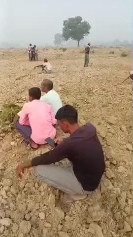 त्यौंथर.ग्राम सराई में श्मशान भूमि के लिए लड़ाई चालू है
