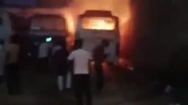 फतेहपुर: गाजीपुर बस स्टाप में खड़ी दो बसों में लगी आग, दीपावली की पूजा से लगी आग की सूचना से मचा हड़कंप, राधानगर का मामला