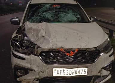 पिंड्रा: हरहुआ में कार और मोटरसाइकिल के बीच हुई जोरदार टक्कर, दो युवक गंभीर रूप से घायल, हालत गंभीर