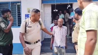 জলঙ্গি: কালী পূজার রাতে সাগরপাড়া থানা এলাকায় ভাগ্য বদলাতে গিয়ে গ্রেফতার ৫২ জন জুয়াড়ি , উদ্ধার বিপুল টাকা ও জুয়ার সামগ্রী!