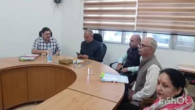 हमीरपुर: मुख्यमंत्री के राजनीतिक सलाहकार सुनील शर्मा ने शहर के विकास कार्य की फीडबैक ली, लंबित कार्य को पूरा करने के दिए निर्देश