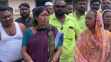 अंबाजोगाई: कंत्राटी कामगारांचेअंबाजोगाई नगर परिषद समोर 'भिक मागो' आंदोलन